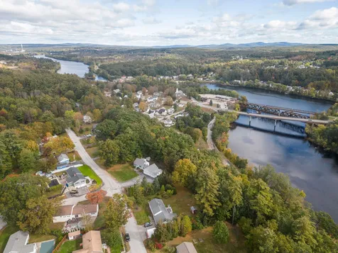 28 Pinnacle Street Hooksett NH 03106