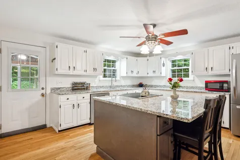 28 Pinnacle Street Hooksett NH 03106