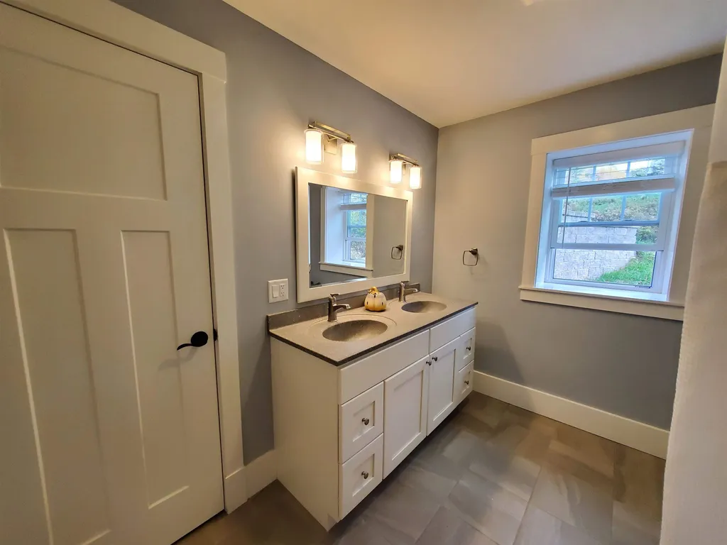 26 Sunset Rock Road Lebanon NH 03766