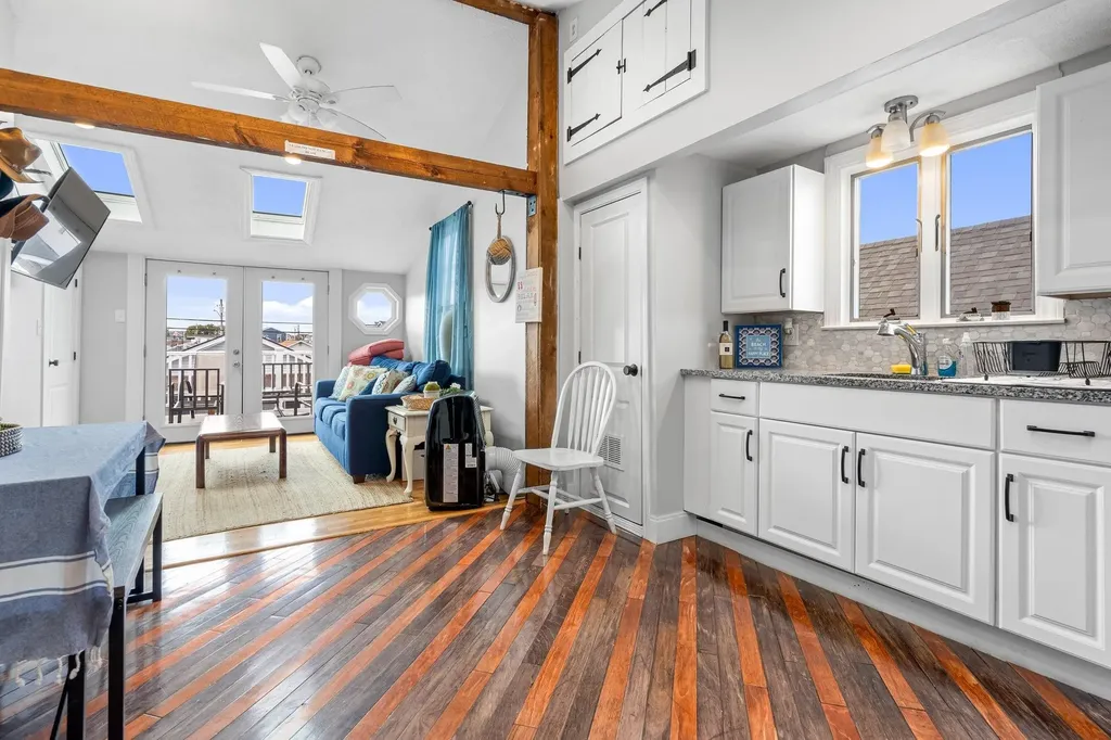 18 Perkins Avenue Hampton NH 03842