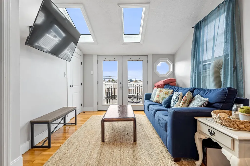 18 Perkins Avenue Hampton NH 03842