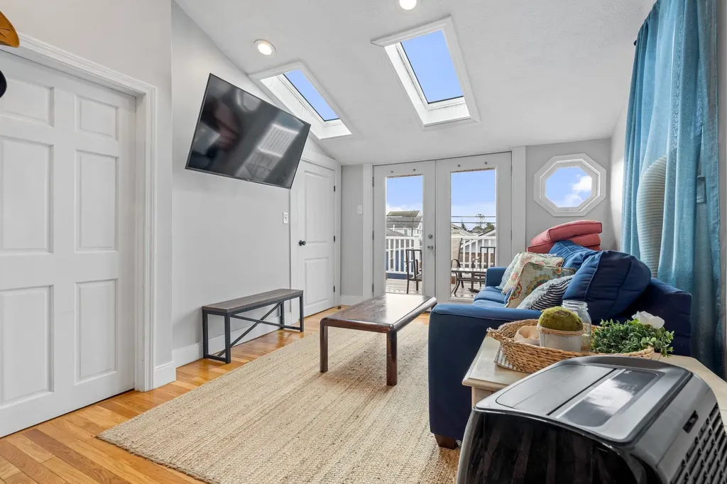 18 Perkins Avenue Hampton NH 03842