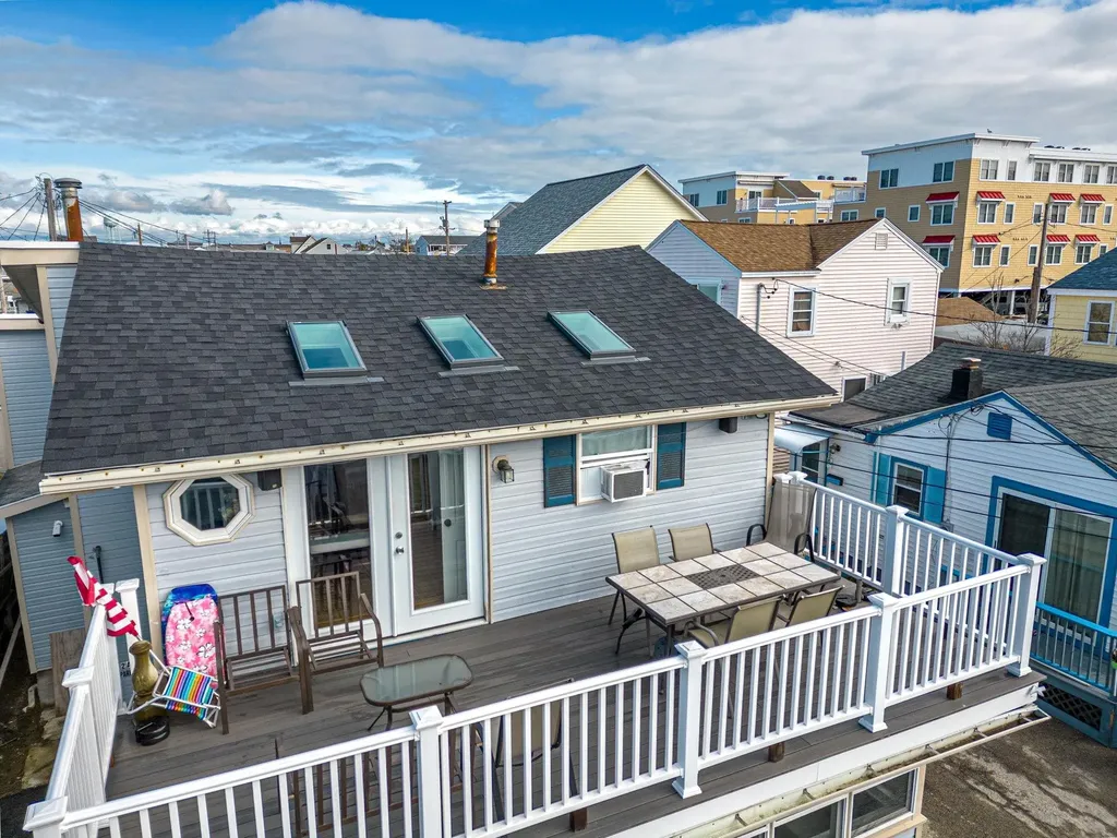 18 Perkins Avenue Hampton NH 03842