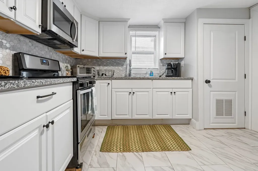 18 Perkins Avenue Hampton NH 03842