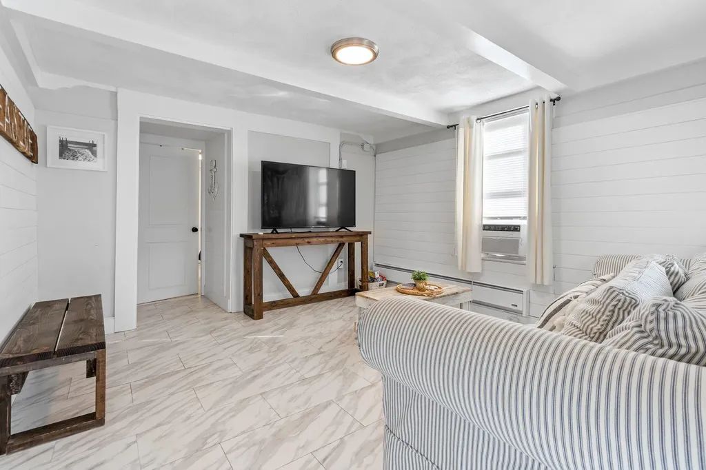 18 Perkins Avenue Hampton NH 03842