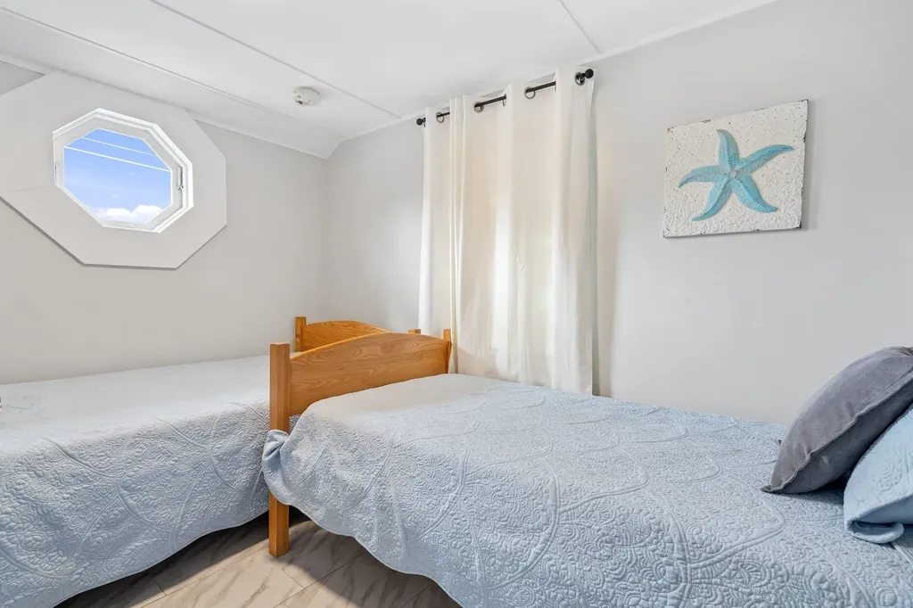 18 Perkins Avenue Hampton NH 03842