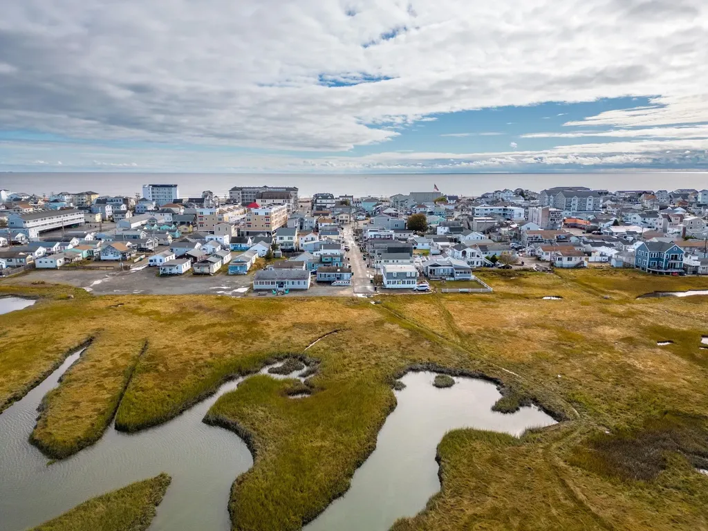 18 Perkins Avenue Hampton NH 03842