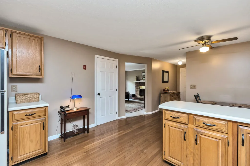 8 Lexington Avenue Londonderry NH 03053