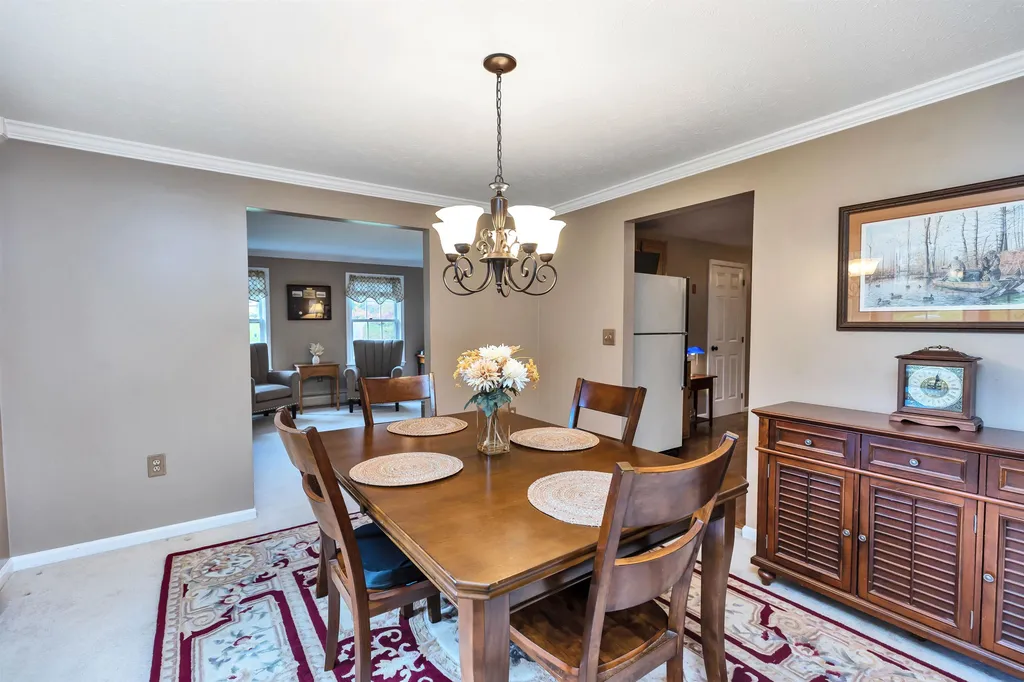 8 Lexington Avenue Londonderry NH 03053