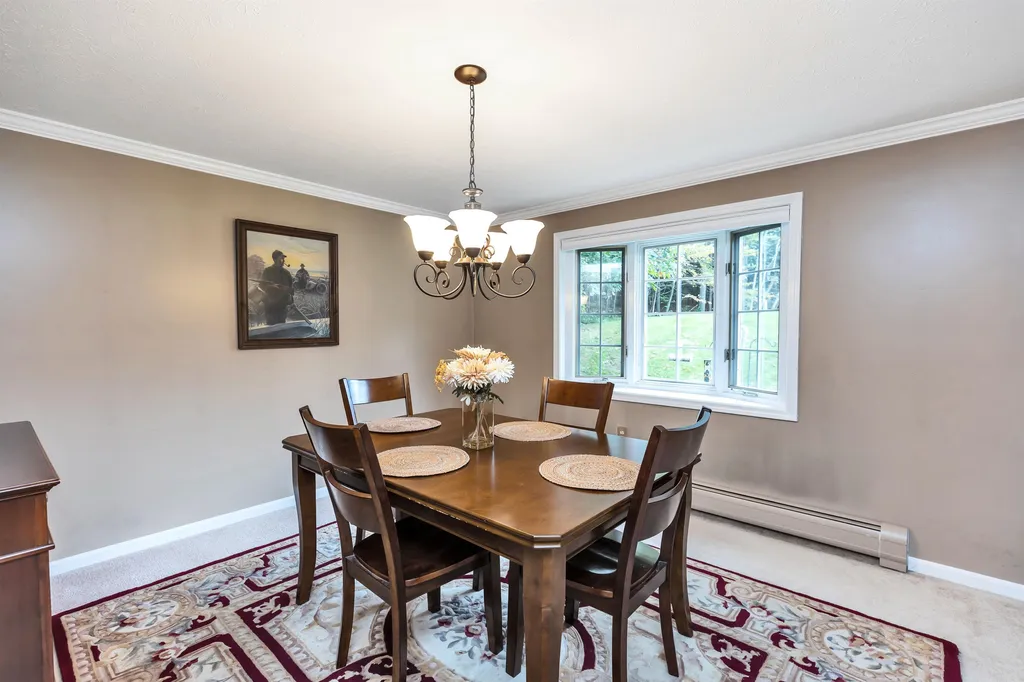 8 Lexington Avenue Londonderry NH 03053