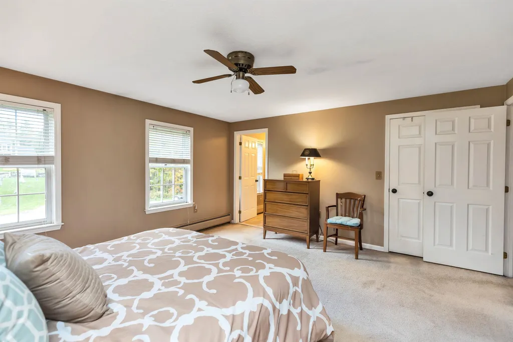 8 Lexington Avenue Londonderry NH 03053