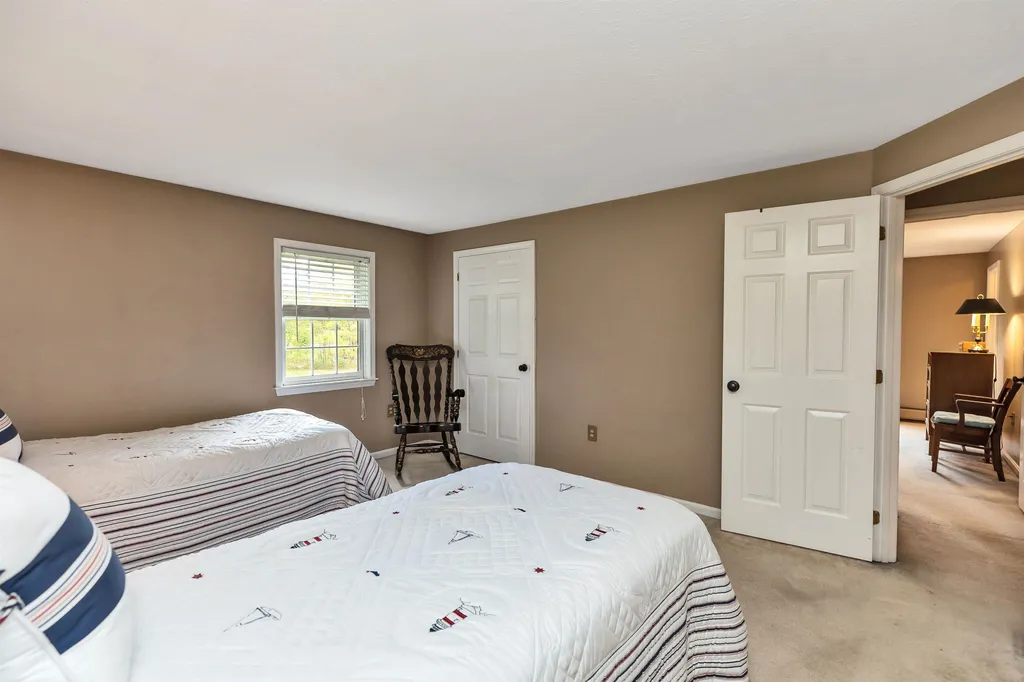 8 Lexington Avenue Londonderry NH 03053