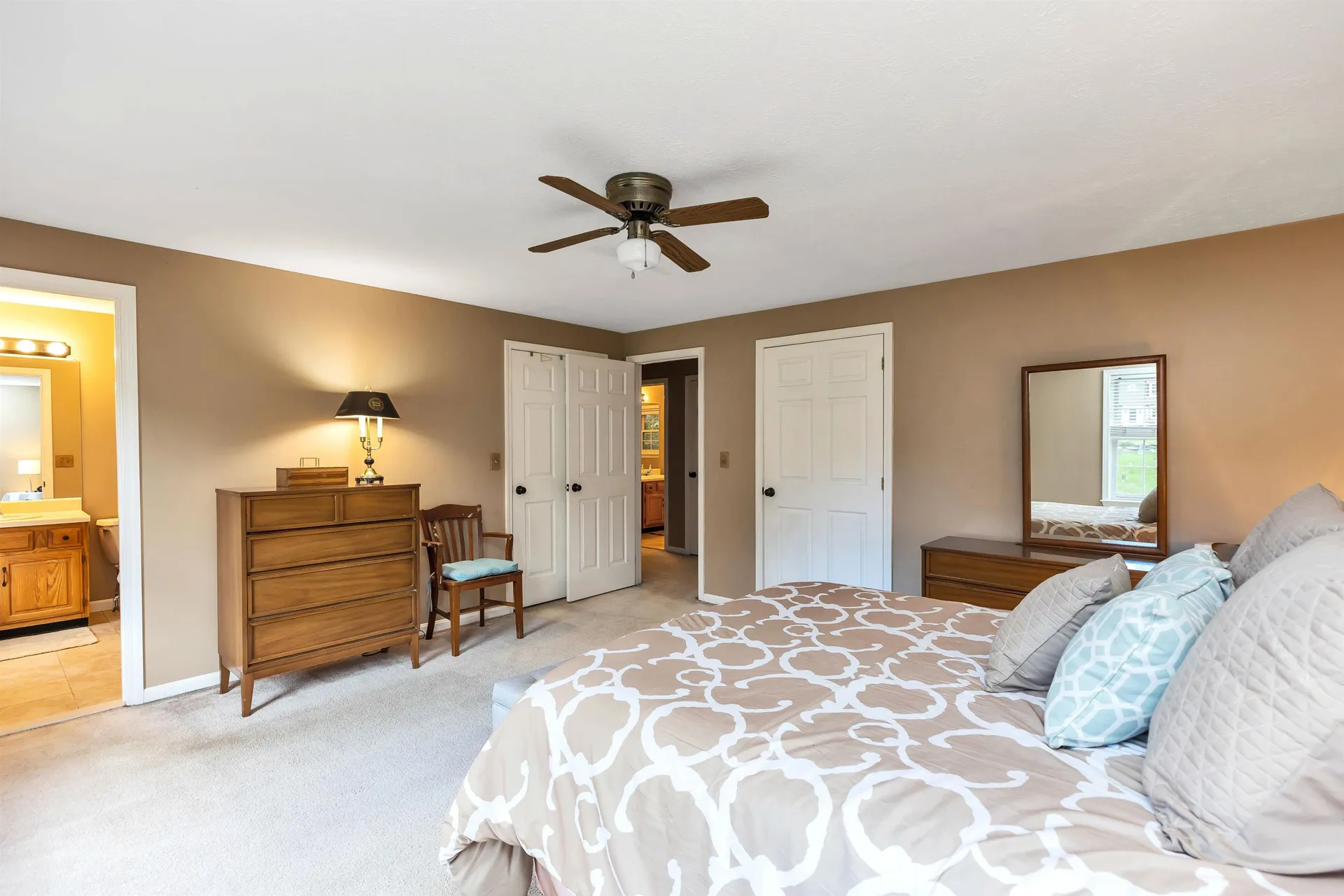 8 Lexington Avenue Londonderry NH 03053