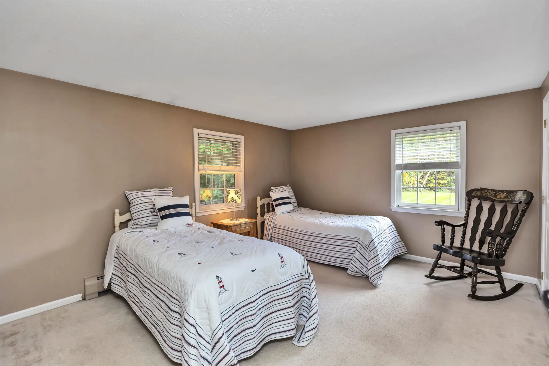 8 Lexington Avenue Londonderry NH 03053