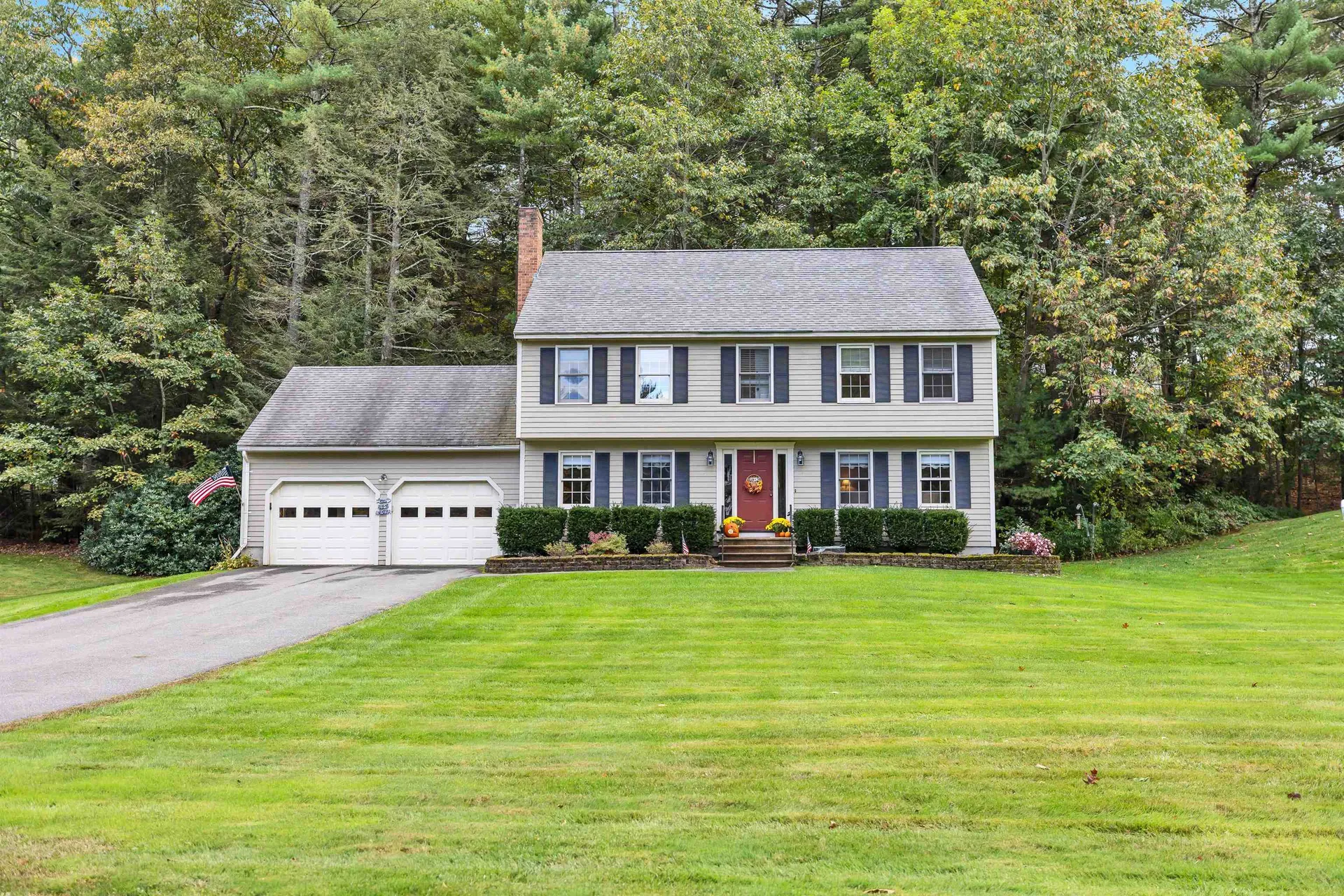 8 Lexington Avenue Londonderry NH 03053
