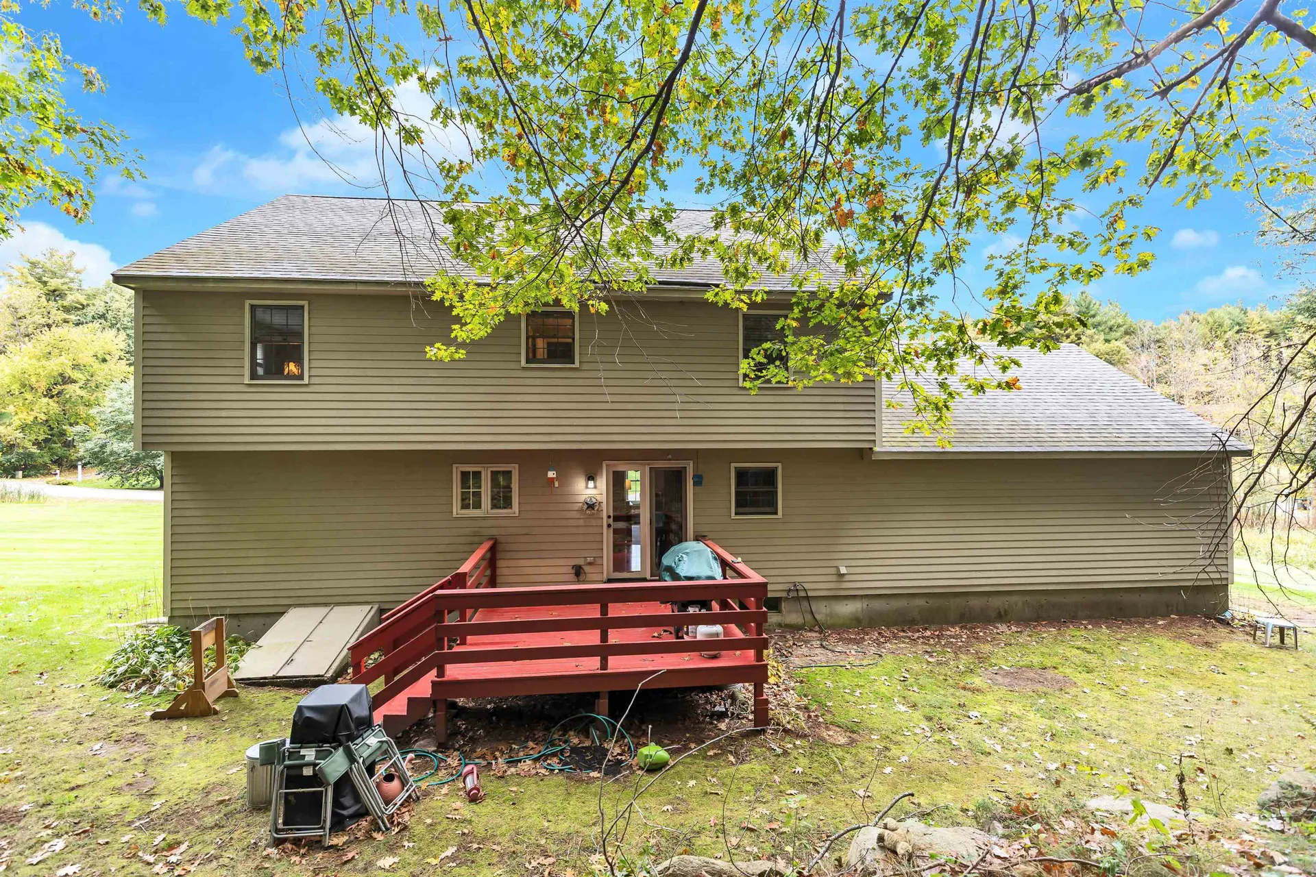 8 Lexington Avenue Londonderry NH 03053
