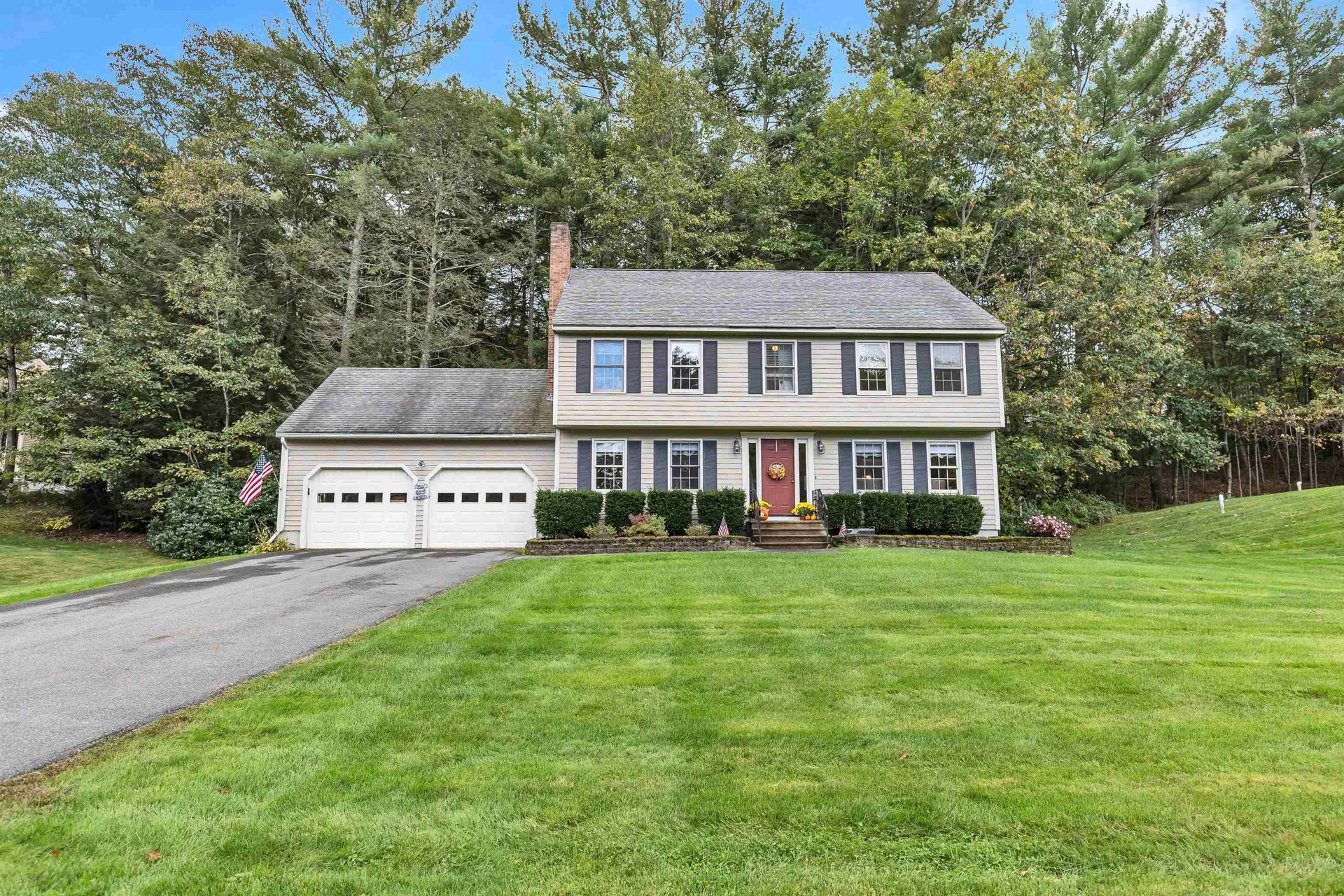 8 Lexington Avenue Londonderry NH 03053
