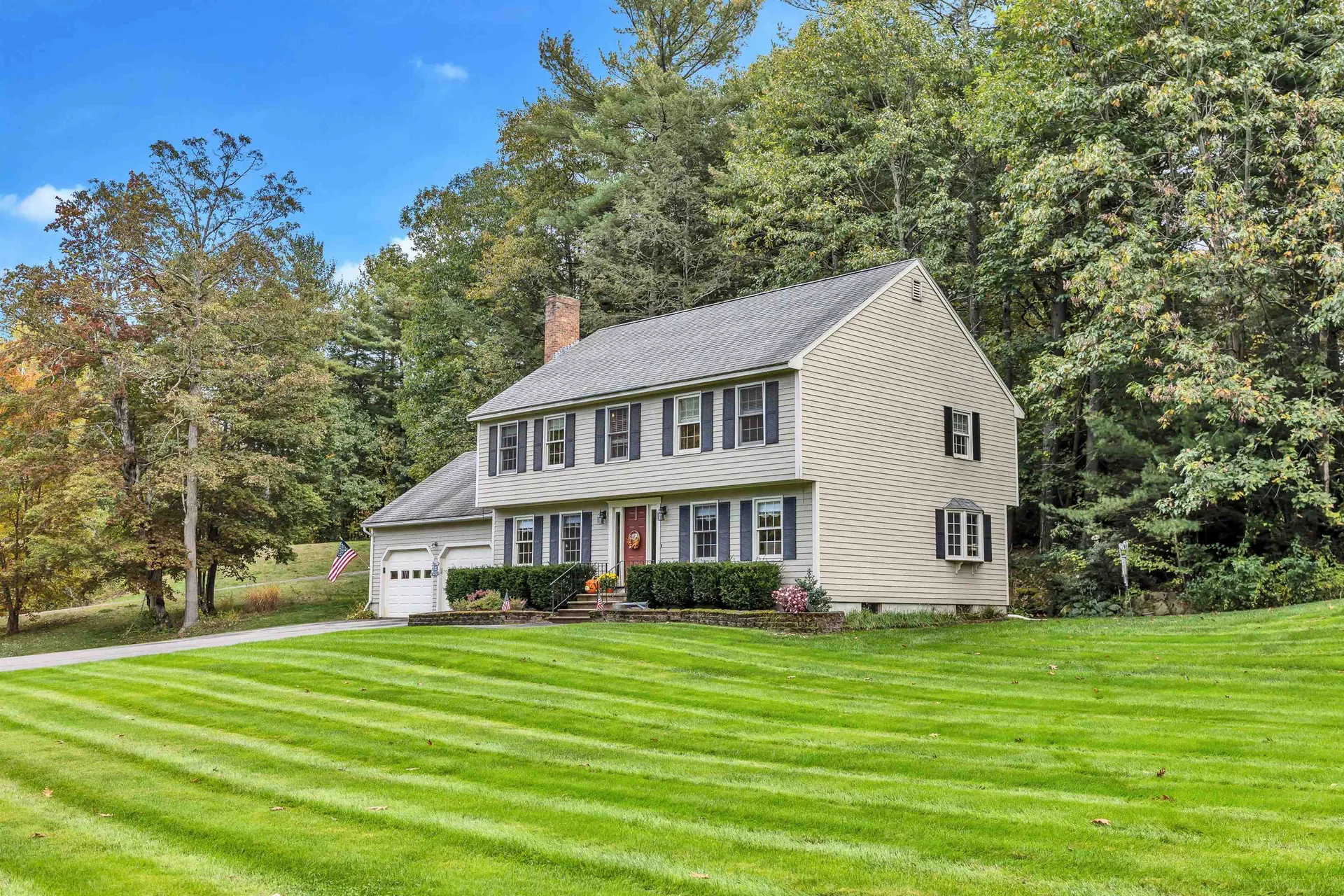 8 Lexington Avenue Londonderry NH 03053