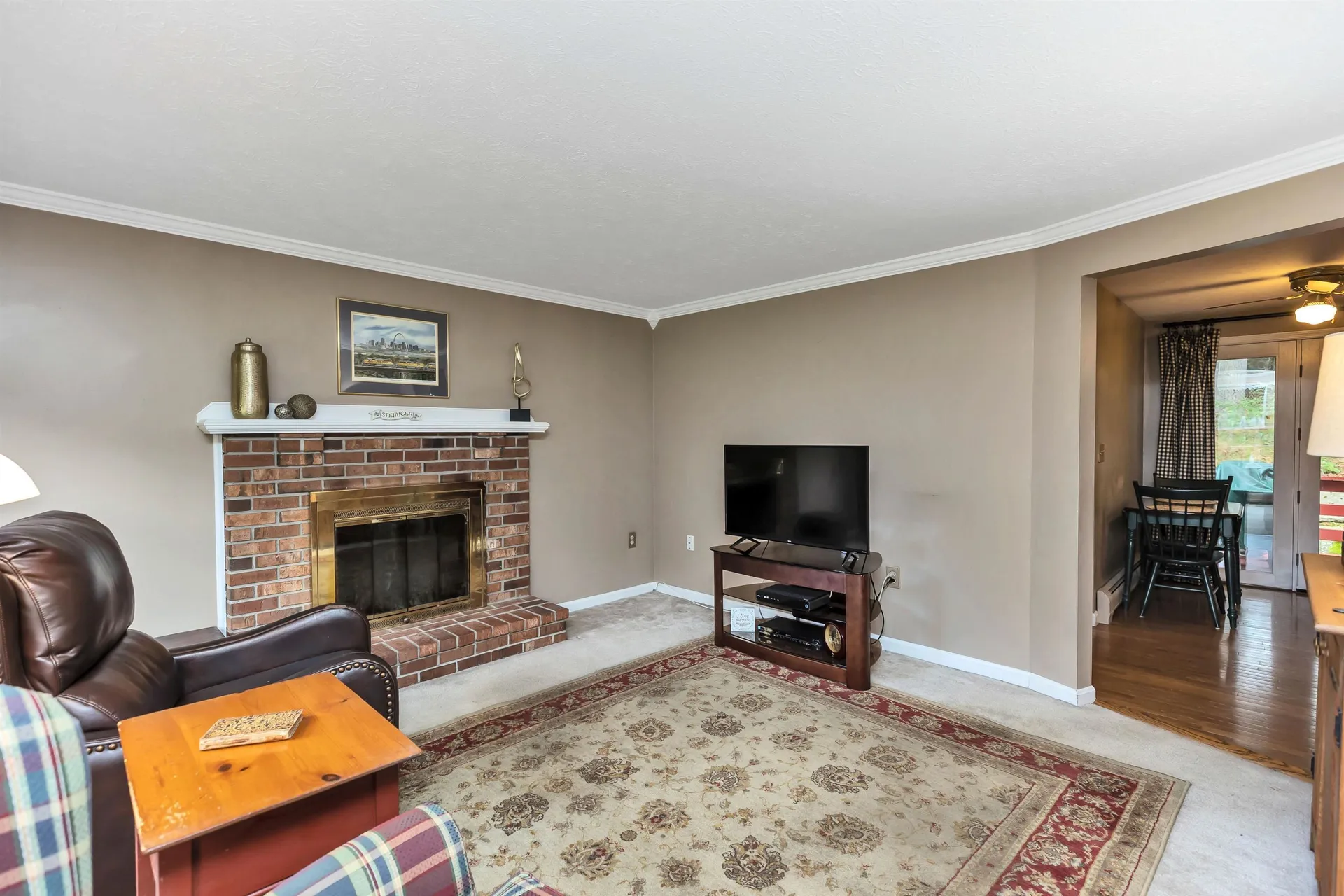 8 Lexington Avenue Londonderry NH 03053