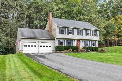 8 Lexington Avenue Londonderry NH 03053