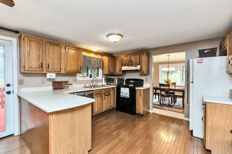 8 Lexington Avenue Londonderry NH 03053