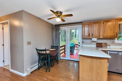 8 Lexington Avenue Londonderry NH 03053
