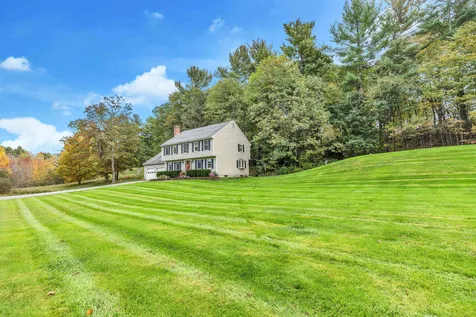 8 Lexington Avenue Londonderry NH 03053