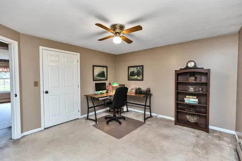 8 Lexington Avenue Londonderry NH 03053