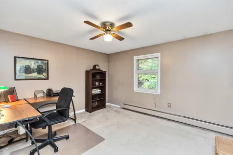8 Lexington Avenue Londonderry NH 03053