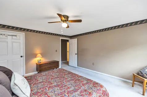 8 Lexington Avenue Londonderry NH 03053