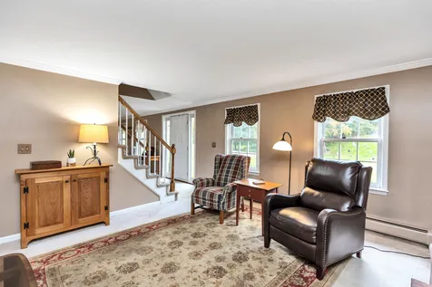8 Lexington Avenue Londonderry NH 03053