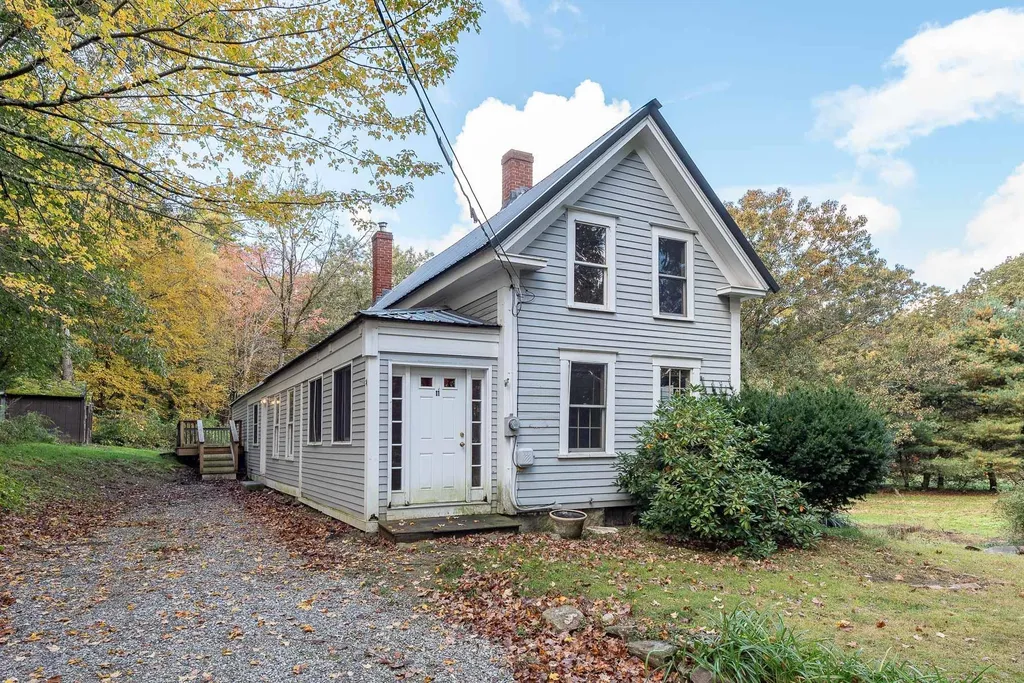 11 Gale Village Road Newton NH 03858
