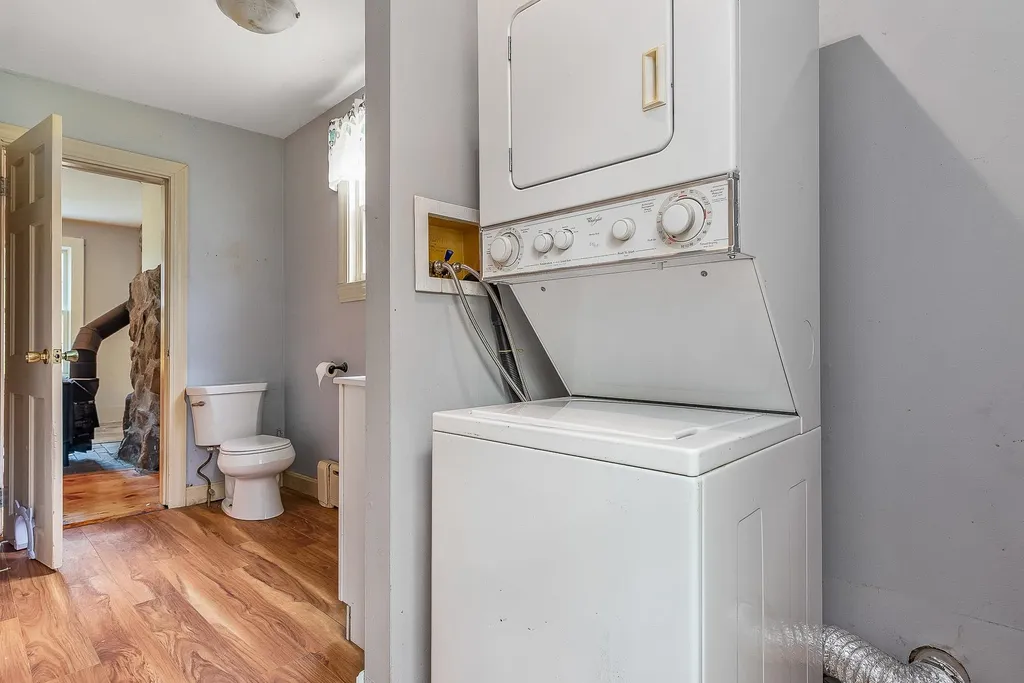 11 Gale Village Road Newton NH 03858