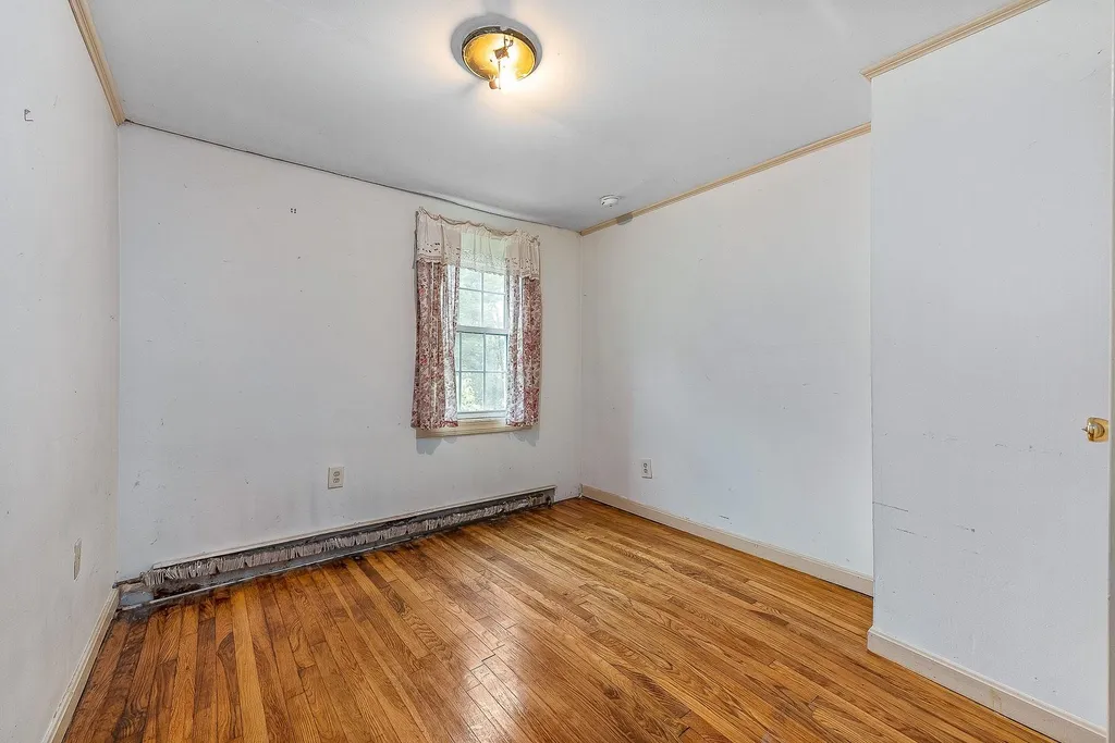 11 Gale Village Road Newton NH 03858