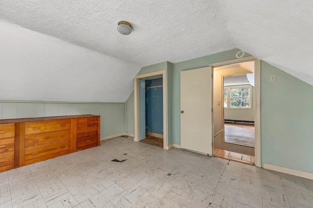 11 Gale Village Road Newton NH 03858