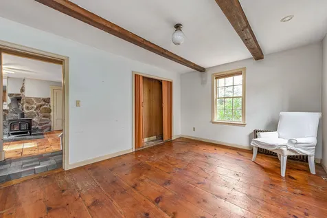 11 Gale Village Road Newton NH 03858
