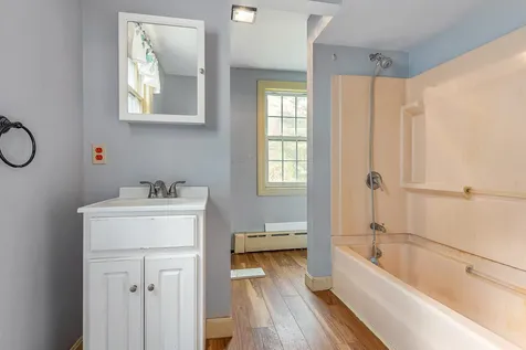 11 Gale Village Road Newton NH 03858
