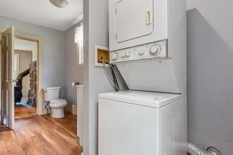 11 Gale Village Road Newton NH 03858
