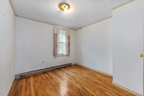 11 Gale Village Road Newton NH 03858
