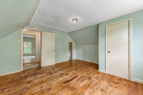 11 Gale Village Road Newton NH 03858
