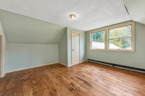 11 Gale Village Road Newton NH 03858