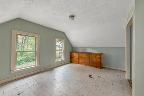 11 Gale Village Road Newton NH 03858