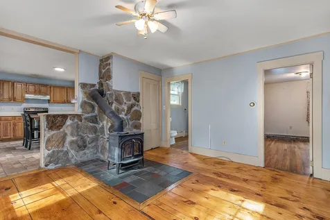11 Gale Village Road Newton NH 03858