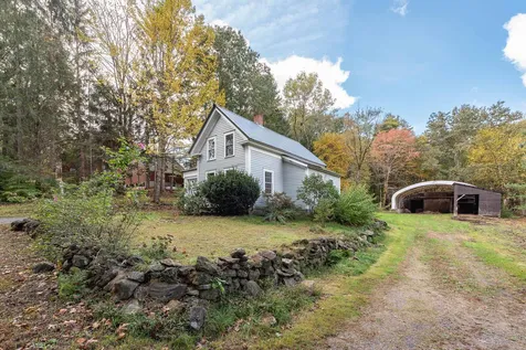 11 Gale Village Road Newton NH 03858