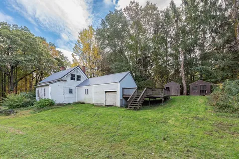 11 Gale Village Road Newton NH 03858