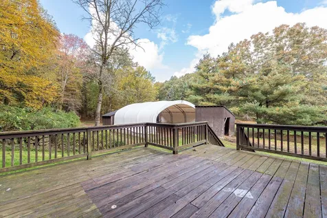 11 Gale Village Road Newton NH 03858