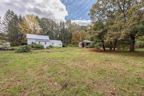 11 Gale Village Road Newton NH 03858