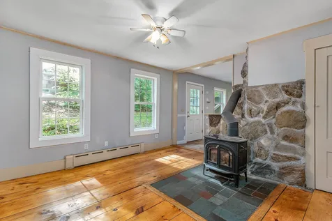 11 Gale Village Road Newton NH 03858