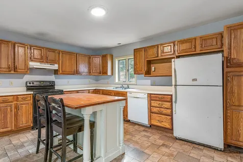 11 Gale Village Road Newton NH 03858