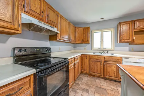 11 Gale Village Road Newton NH 03858